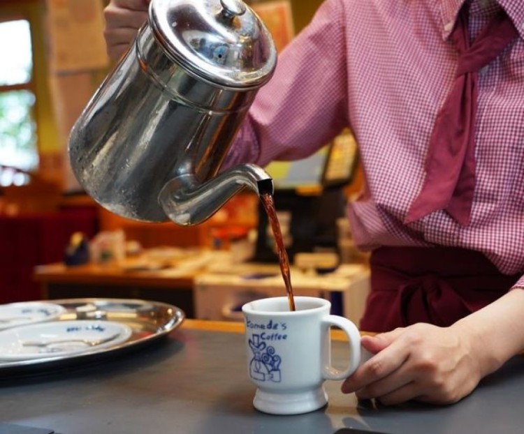 コメダ珈琲店の厨房・ホールスタッフ（店長候補）